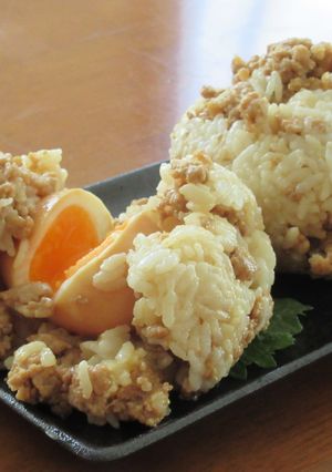 半熟味玉がとろ～豚ひき肉しぐれ煮おにぎり-レシピのメイン写真