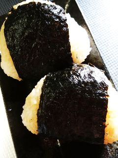 あまーい卵焼きとお醤油のおにぎり♪-レシピのメイン写真