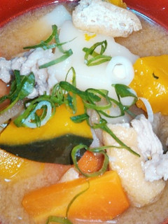 具沢山の食べる味噌汁(餅入り)-レシピのメイン写真