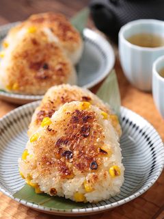 コーンのバターしょうゆ焼きおにぎり-レシピのメイン写真