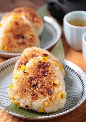 コーンのバターしょうゆ焼きおにぎり-レシピのメイン写真
