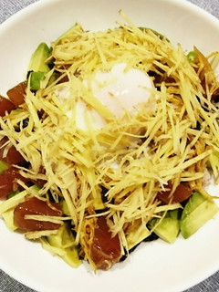 漬けマグロとアボカドの温玉のせ丼-レシピのメイン写真