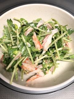 生でもレンチンでも豆苗とカニカマのサラダ-レシピのメイン写真