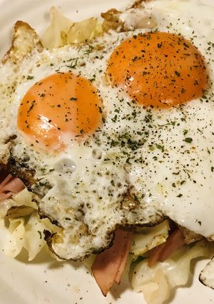 ハム＆キャベツの野菜炒め●目玉焼きプラス-レシピのメイン写真