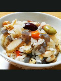 簡単♪お豆と根菜の炊き込みご飯-レシピのメイン写真