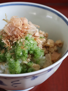 パパッと♪美味♪鶏そぼろ&おろし胡瓜で丼-レシピのメイン写真