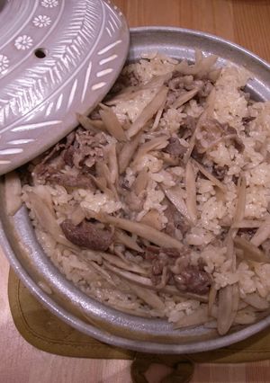 土鍋で♪ 牛ごぼうごはん-レシピのメイン写真