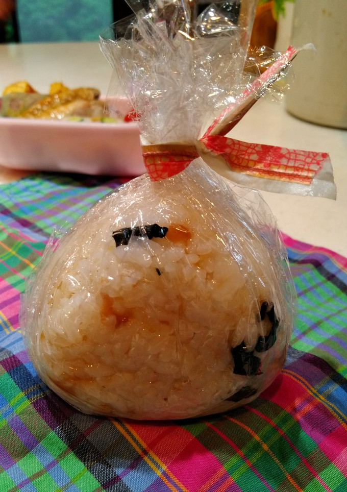お弁当☆おにぎりの包み方-レシピのメイン写真