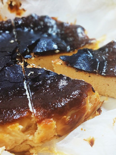 混ぜて焼くだけ⁉️バスクチーズケーキ-レシピのメイン写真