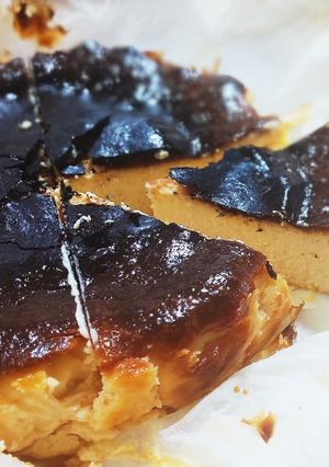 混ぜて焼くだけ⁉️バスクチーズケーキ-レシピのメイン写真