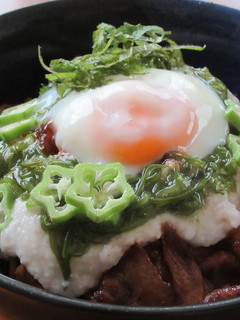 豚バラ肉と長芋めかぶとオクラのネバネバ丼-レシピのメイン写真