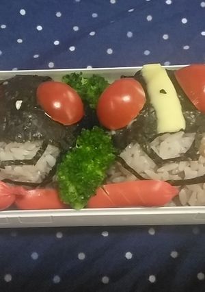 仮面ライダー2号と桜島1号のおにぎり弁当-レシピのメイン写真