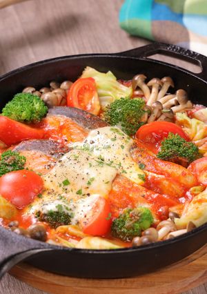 秋鮭ととろ～りチーズのトマトパッツァ-レシピのメイン写真