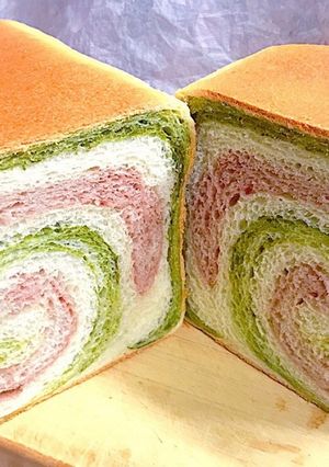 香りも幸せ✨抹茶と苺のクルクル食パン-レシピのメイン写真
