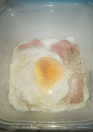 電子レンジで、ベーコン目玉焼き-レシピのメイン写真