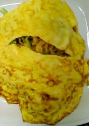 辛ラーメンでオム焼きそば-レシピのメイン写真