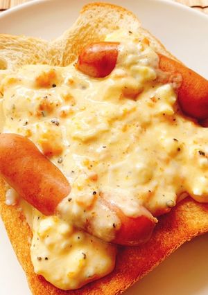 半熟たまごとチーズのとろ〜り卵トースト-レシピのメイン写真