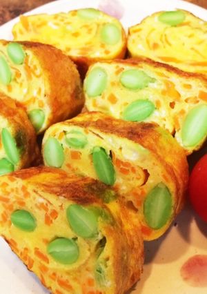 鮮やか！人参と枝豆の玉子焼き☆　-レシピのメイン写真