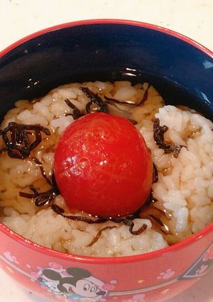 暑い夏の朝ごはんに、トマト丸ごと麦茶漬け-レシピのメイン写真