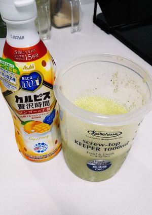 マンゴーカルピスでスムージー♪-レシピのメイン写真