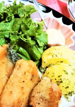 夏にサッパリ！【鮭の塩レモンムニエル】-レシピのメイン写真