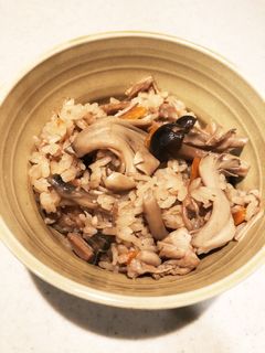 秋の味覚!たっぷりきのこの炊き込みご飯-レシピのメイン写真