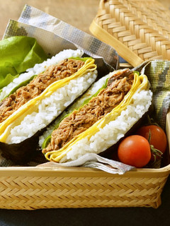 まぐろ醤油煮簡単おにぎらず-レシピのメイン写真