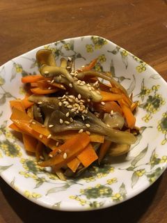 《簡単♪小鉢》舞茸と人参のきんぴら-レシピのメイン写真