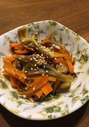 《簡単♪小鉢》舞茸と人参のきんぴら-レシピのメイン写真