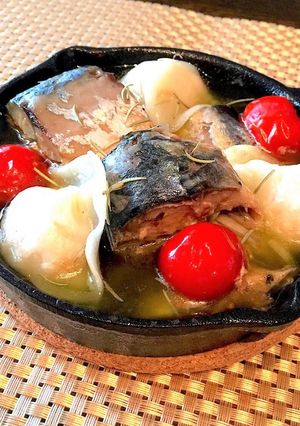 水餃子と鯖缶の簡単アヒージョ-レシピのメイン写真