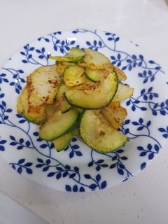 ズッキーニとじゃがいものカレー粉炒め-レシピのメイン写真