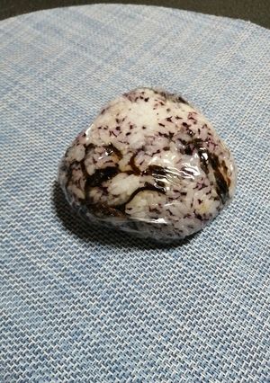 ゆかり&塩昆布のおにぎり-レシピのメイン写真