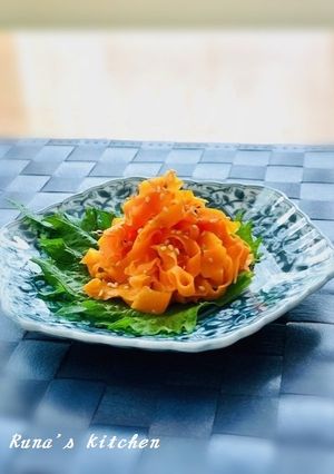 お弁当に♬ヒラヒラ人参塩麹きんぴら-レシピのメイン写真