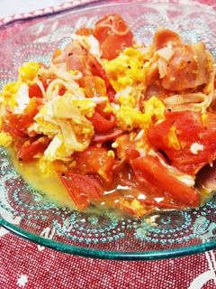 簡単副菜♪トマトベーコンカニカマの卵炒め-レシピのメイン写真
