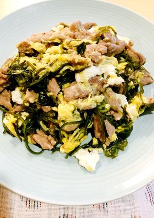 残っためかぶと豚肉と卵炒め☆-レシピのメイン写真