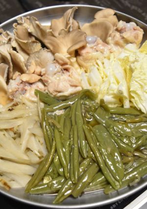 鶏手羽元のスープでじゅんさい鍋-レシピのメイン写真