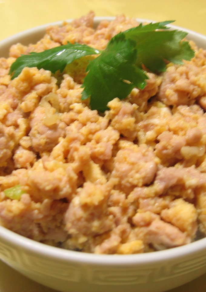 簡単！玉子ふわふわ！驚きのそぼろ丼-レシピのメイン写真