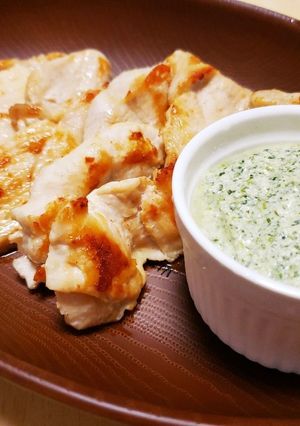 鶏肉のソテー★小松菜チーズソース添え★-レシピのメイン写真