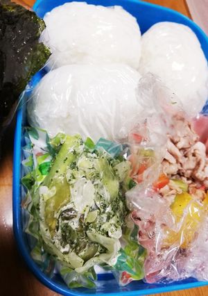 息子弁当記録*焼きそば作成中取出し弁当-レシピのメイン写真