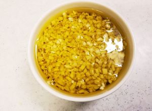 使いやすい☆刻みニンニクオリーブ油漬け-レシピのメイン写真