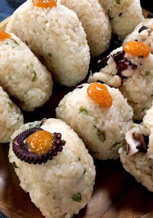タコ飯のおにぎり♪ウニの数の子のせ-レシピのメイン写真
