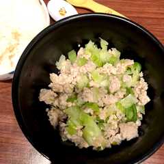 รูปของ ひき肉と緑野菜のコンソメバター炒め煮