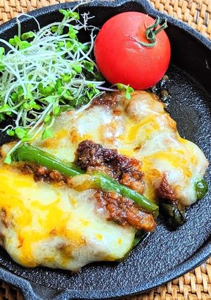 キーマカレーでピーマンの肉詰めチーズ焼き-レシピのメイン写真