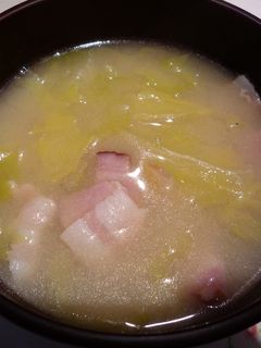 キャベツとベーコンのお味噌汁-レシピのメイン写真