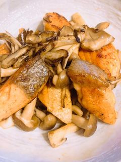 サーモンときのこのバター醤油炒め-レシピのメイン写真
