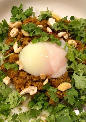豚肉のキーマカレー ナッツと香菜添え-レシピのメイン写真