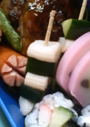 お弁当に♪きゅうりとカニかまのプチ串-レシピのメイン写真