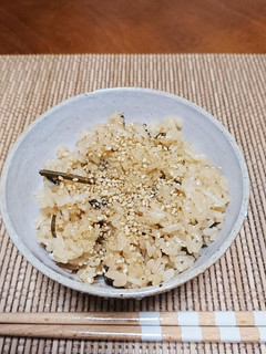 炊飯器におまかせ〜♪塩昆布の炊き込みご飯-レシピのメイン写真