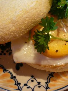 簡単♪朝食☆ベーコンエッグチーズマフィン-レシピのメイン写真