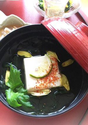 豆腐とワカメの秋味のお吸い物-レシピのメイン写真